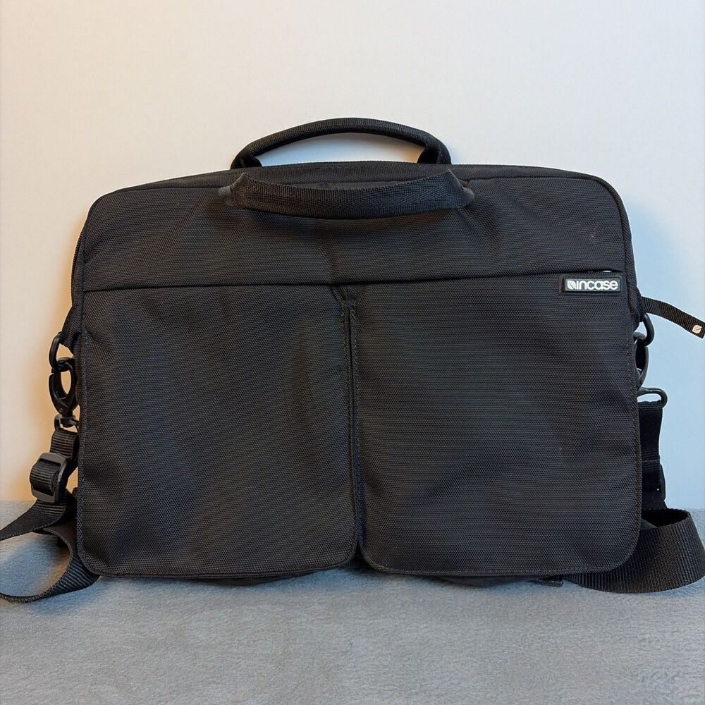 Incase Black Padded Laptop Bag for MacBook - pockets zippers shoulder strap